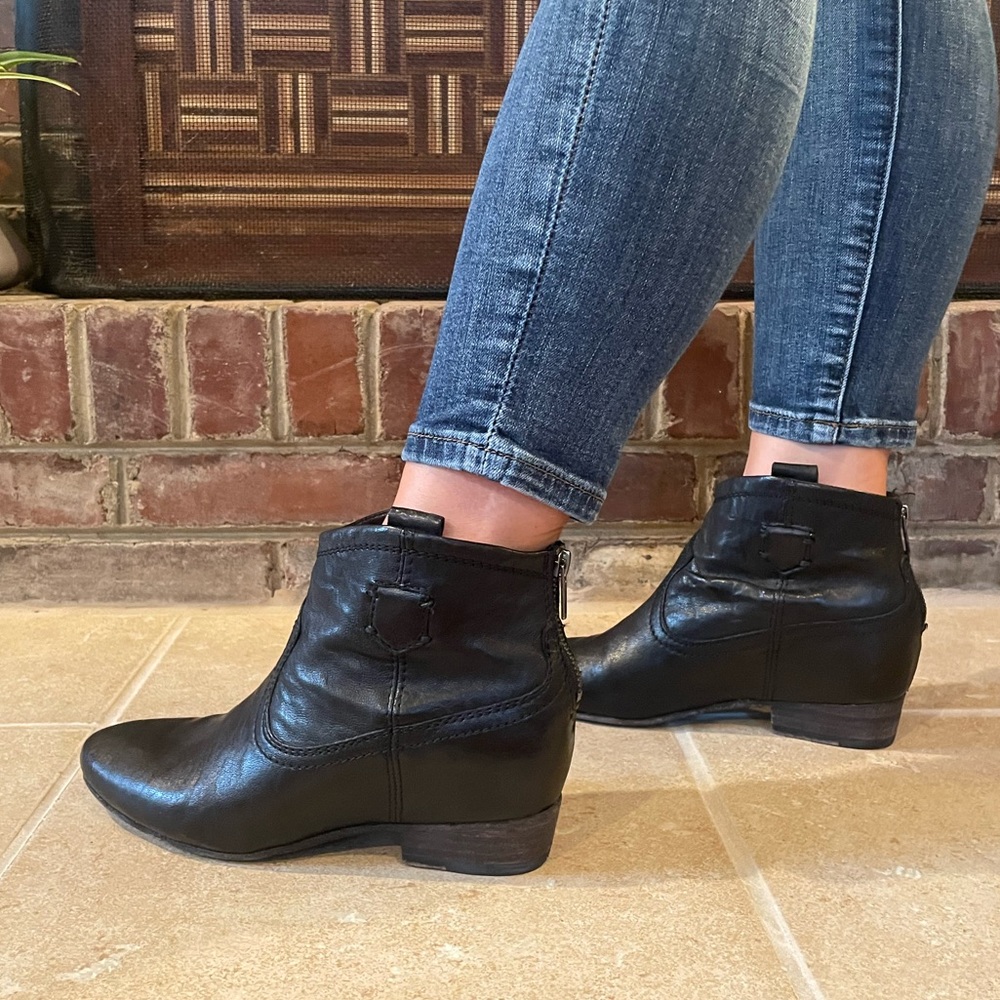 Frye Black leather Ankle Booties with lift insole. Size 7. Like new condition - Picture 1 of 9